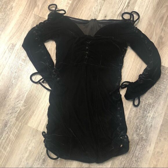REVOLVE NBD Olivia Velvet Lace Up Off Shoulder Mini Dress Size XXS - Picture 4 of 12